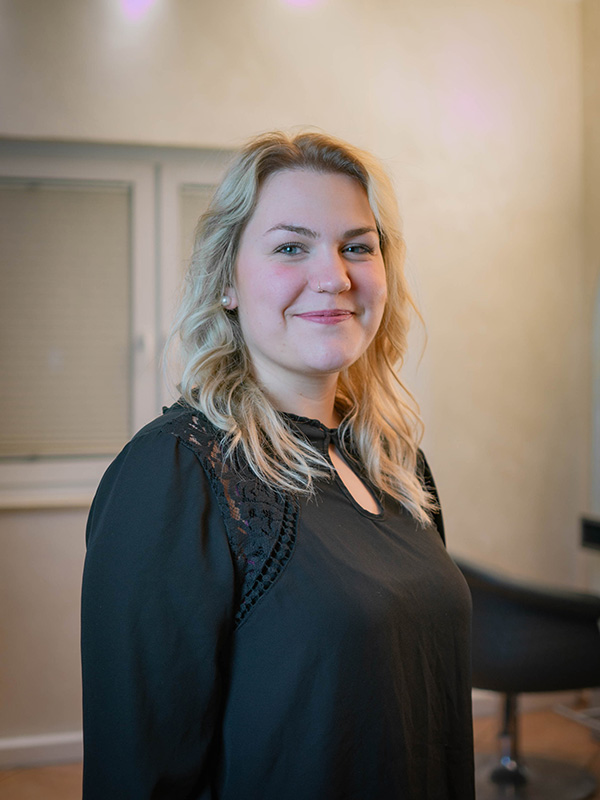 Lisa — Friseurin Capelli Creativi